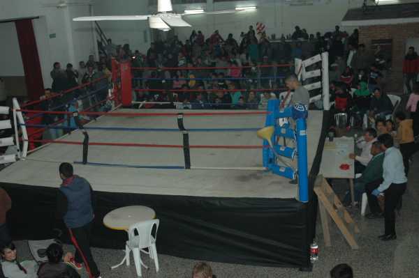 Box Amateur tuvo presencia de publico importante este viernes (ver 21 fotos)