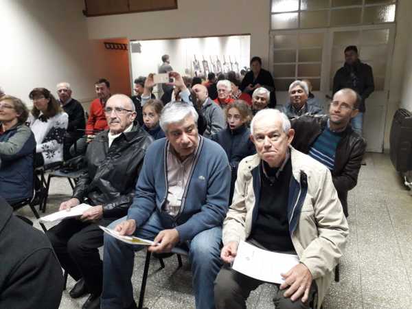 57 años Vecinal Oeste anoche hizo homenaje a quienes conformaron la 1°Comisión Directiva