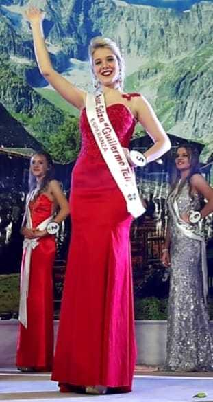 Reina Nacional del Folclore Suizo BÁRBARA LEDROZ.de Asoc Suiza 