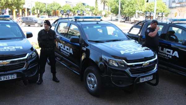  Fascendini entregó móviles policiales,dos a Esperanza, una a San Carlos, una a Grütly y una a Las Tunas.