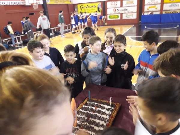 Almagro festejó 68º Aniversario ganando y en cuatro Selecciones ASB