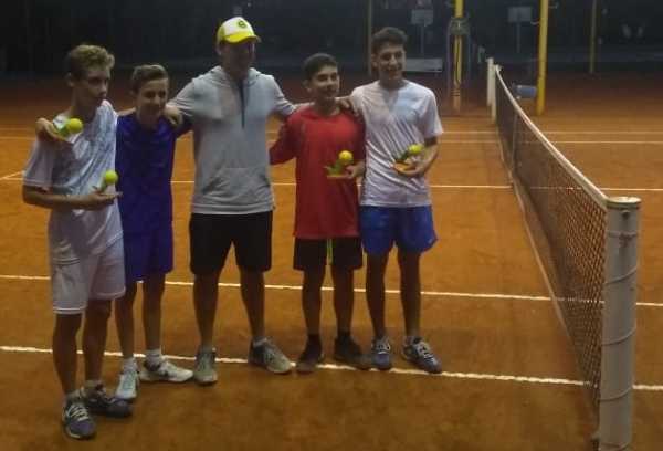 Bernardo Gay, del LTCE, animador del nuevo Abierto de tenis//El humbolense Giuliano Furlotti se prepara para gira Europea