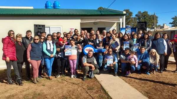 UPCN entregó viviendas en Pilar y Ceres