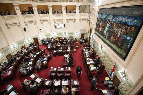 Diputados aprobaron iniciativas relacionadas con profesionales de la salud, electrificación rural, y bomberos