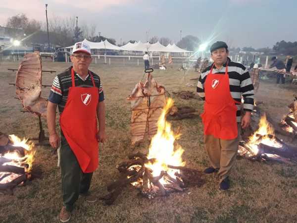 Fiesta regional del asado a la estaca ganaron  Miguel Ángel Leizza y Dario Leiva. de Sto Domingo (VER VIDEOS)