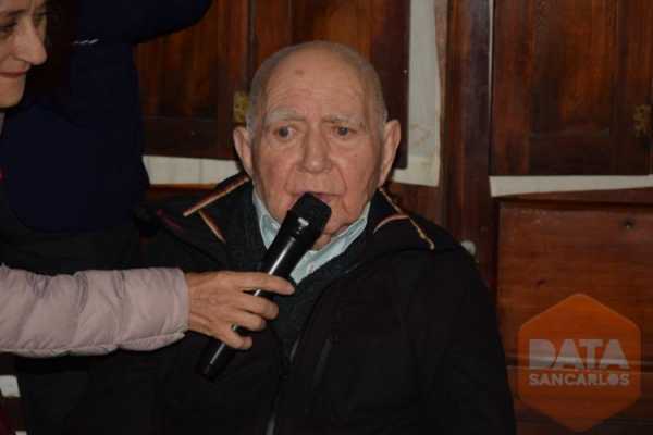 El padre Juan José Botta en San Carlos Centro cumplio 96 años y fue homenajeado