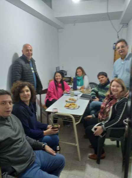 Los concejales le festejaron el cumpleaños a Andrea Martinez mientras tenian reunión