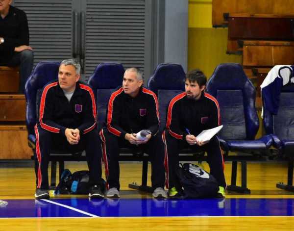 Con el DT de Almagro, Leandro Spiés, en la conducción técnica del Seleccionado, Santa Fe dio un paso fundamental en la apertura del Campeonato Argentino de Mayores, anoche en Formosa.