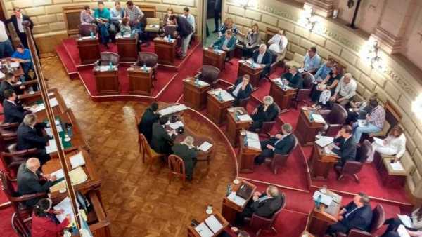 Media sanción para que los municipios y comunas utlicen fondos de obras menores para gastos corrientes 