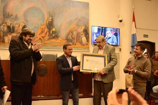 Declararon Ciudadano ilustre a Oscar Bergesio. Por su trayectoria y su valioso aporte al fútbol santafesino desde el periodismo deportivo.