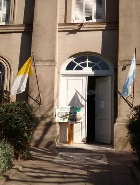 Suspendieron las clases de esta tarde en el Colegio San José por amenaza de bomba revisaran las instalaciones.