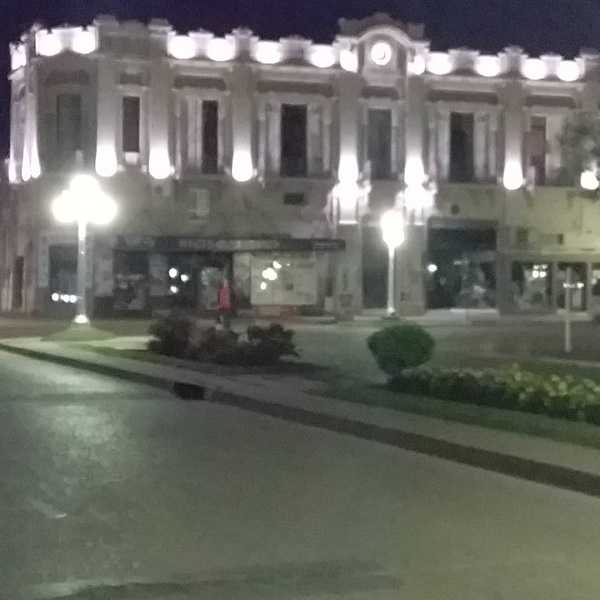 El viejo hotel Mayo de Esperanza recibio nueva iluminación después de muchos años