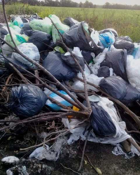 Maurer y Alem, a la vera del canal. Una vez más, encontramos gran cantidad de bolsas con pañales arrojadas en caminos de la ciudad.dijo Martín Franconi