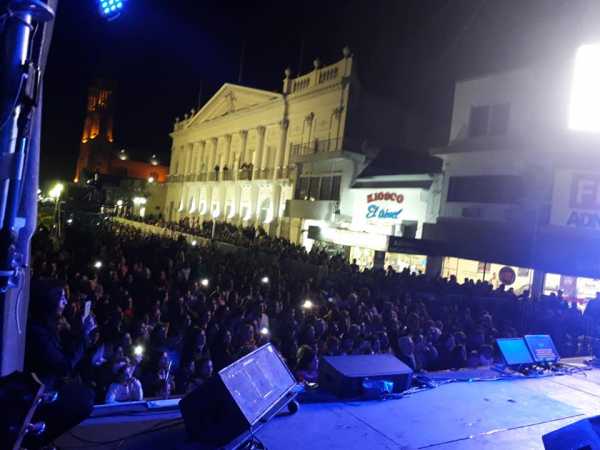 Gran noche feliz cumpleaños Esperanza      52 fotos donde expresan lo que se vivió