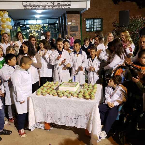 Emotivo homenaje de la Escuela 2030 