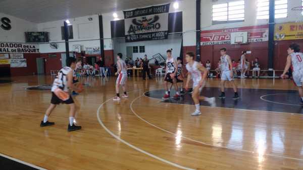 Almagro venció en formativas y jugó en femenino