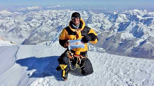 Juan Pablo Sarjanovich, montañista, ochomilista, en el Salón Blanco municipal