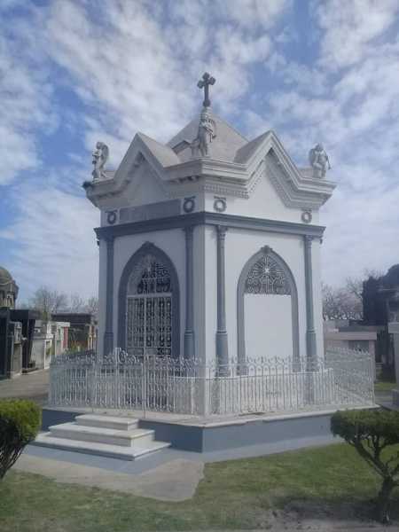 Donación a la Comuna de Humboldt del panteón descendientes de Miguel Milesi en cementerio de la localidad