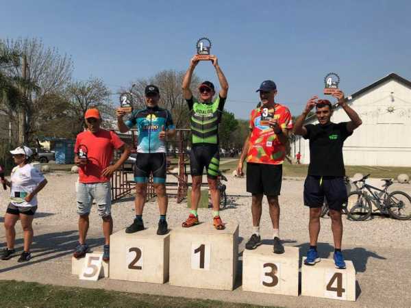 Eduardo Fabian Collomb y Marcelo Flavianni 1° y 2do en la localidad de Roldán en categoria Senior