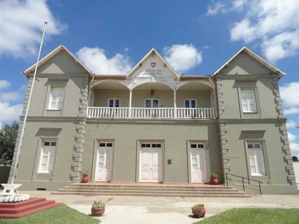 La Asociación Suiza “Guillermo Tell” hace público que no tiene relación alguna con un spot publicitario político que finaliza con una imagen de Esperanza y las banderas Argentina y Suiza.