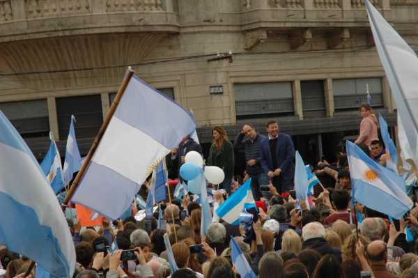 Mauricio Macri visitó plaza San Martín en Esperanza aqui 29 fotos y video
