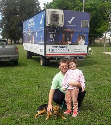 Mascotas Las Colonias en Franck trabajando juntos con la Comuna local