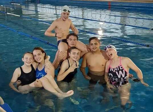 A 1 semana primera incursión en río para la nueva camada y los de experiencia natación Club Juv Unida de Humboldt viajan a Villa Constitución