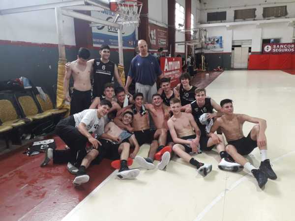 Almagro al vencer en la 2ª Semifinal a Rivadvia en Sta Fe, 84-67, se convirtió en el primer finalista de la Copa de Oro en U17