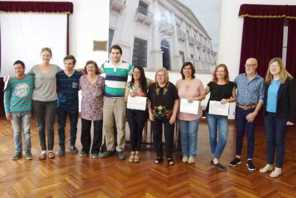 En el Salón Blanco municipal Entregaron Becas a la Creación y Formación de los proyectos seleccionados del Fondo Regional de las Artes