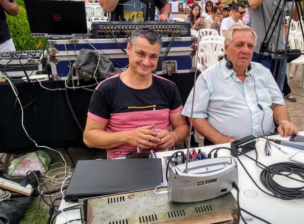 Transmitimos en vivo fm106,9 y por pagina web www.fmaaroncastellanos.com.ar 