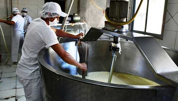 El gremio lechero rechazó la propuesta paritaria de las empresas y podría ir a un paro Atilra General Rodríguez 