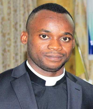 Alfredo Mbalanda sacerdote Africano remplaza al Padre Marcelo Cattáneo SVD en Parroquia San José y en la Cuasi Parroquia Inmaculado Corazón de María.