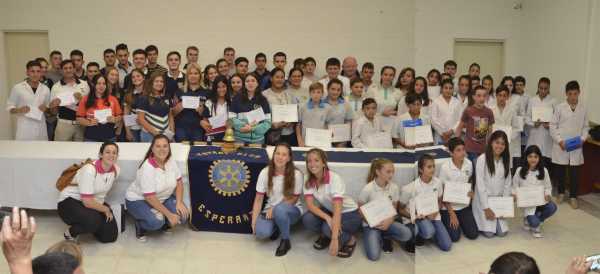 Rotaract Club y Rotary Club premiaron a los Mejores Compañeros de escuelas primarias y secundarias