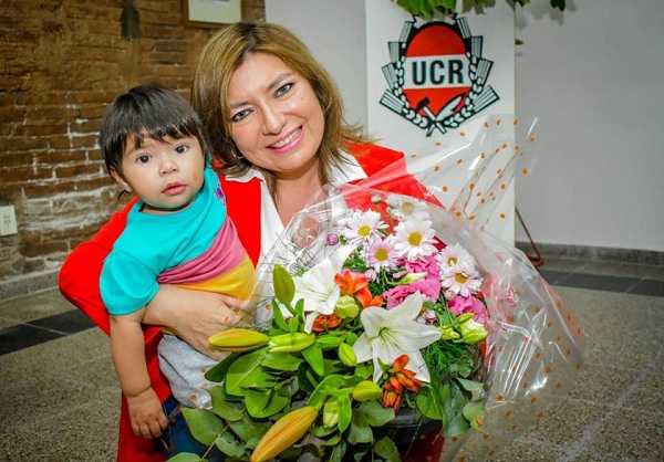 Gisela Mierke asumió la responsabilidad de conducir la U.C.R de Esperanza (16 FOTOS)