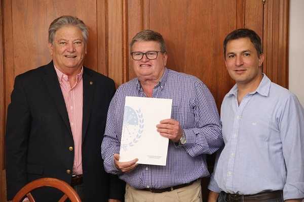 Carlos Alcides Fascendini   Entregó aportes a comunas, entidades sociales, culturales, deportivas y establecimientos escolares.