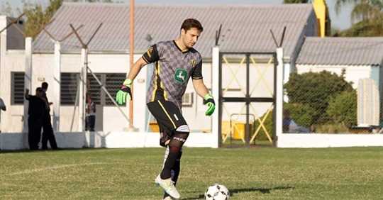 Claudio Vecchi deja el fútbol como jugador y será el reemplazante de Daniel Camusso como DT de primera división.de Atl Pilar