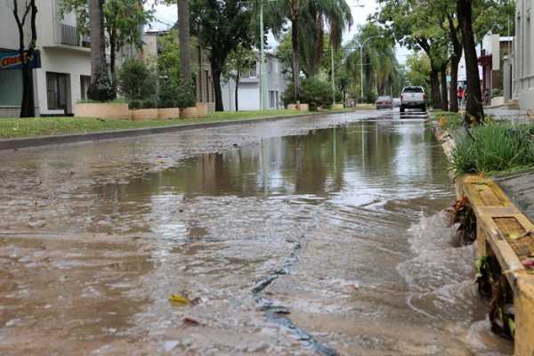 Ante la copiosa lluvia el gobierno de la ciudad solicita precaución.