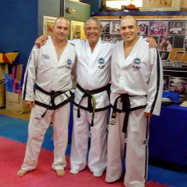 Jorge Felipe de Esperanza en Capitan Bermudez en Taekwon-do vino el V Dan ITF con exelentes notas