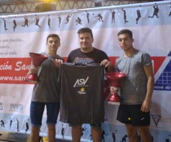 VÓLEY: Alma Juniors levantó la Copa de Plata en Sub 19