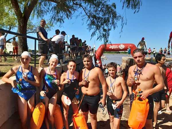 Los nadadores de aguas abiertas de Juv Unida de Humboldt participaron en Paraná hoy sábado  