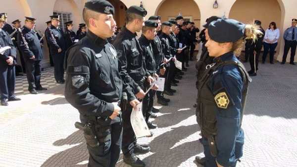 Autorizan a la policía de Santa Fe a salir a la calle con el arma lista para tirar