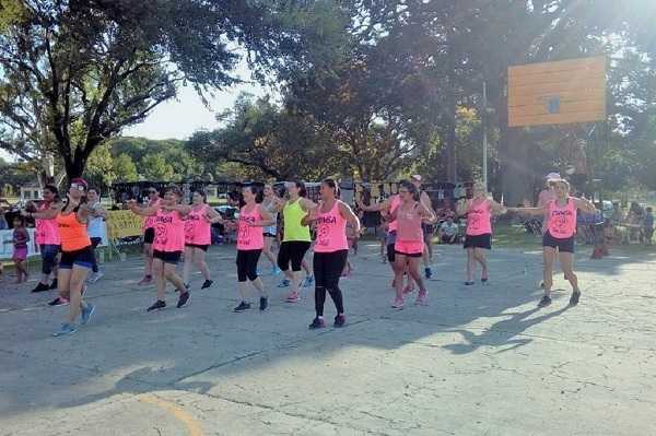 Zumba con “Meli” en el playón del Balneario Camping Municipal