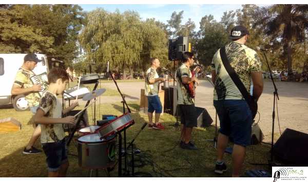 Cumbia en el playón del Balneario Camping Municipal se disfrutó este domingo