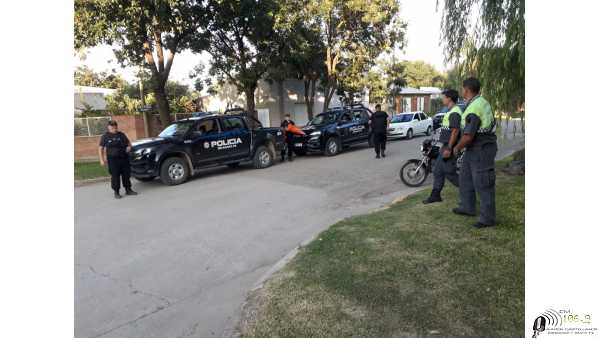 Continua la Saturación de la policia en barrio la Orllla aqui noticias varias 