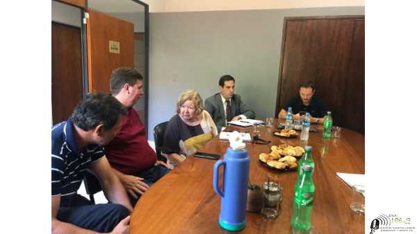 Secretario de Lecheria de Sta Fe Abel Zenclussen ,Ruben Pirola ,Ana Meiners y secretarios en la Cooperativa El Molino de Esperanza