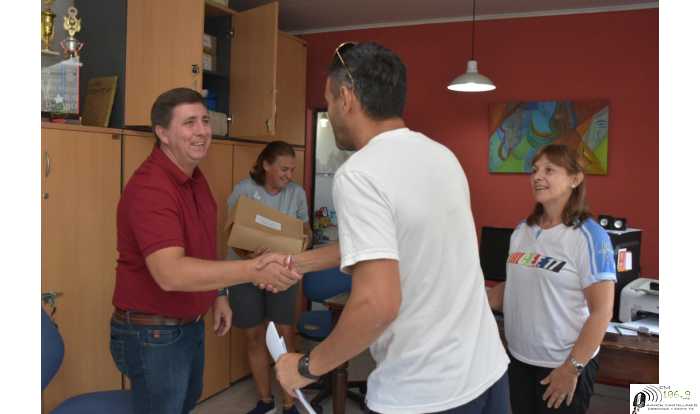 Pirola trabajando con todos en educación y deportes.