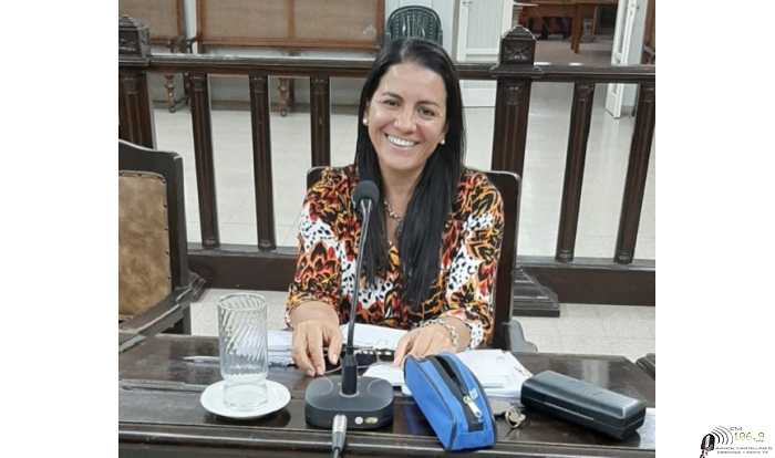 Rebaja de Salarios politicos  “El esfuerzo lo debemos hacer todos” aseguró Andrea Martínez