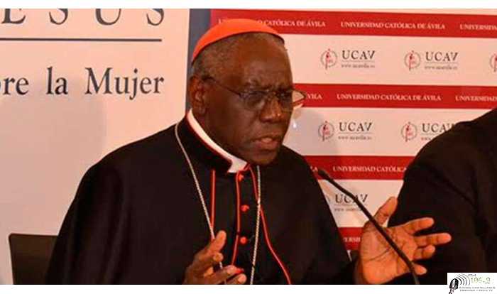 Mientras el mundo entero está siendo contagiado por el coronavirus, el cardenal Robert Sarah, confinado en el Vaticano, analiza las causas de esta crisis absolutamente inédita.