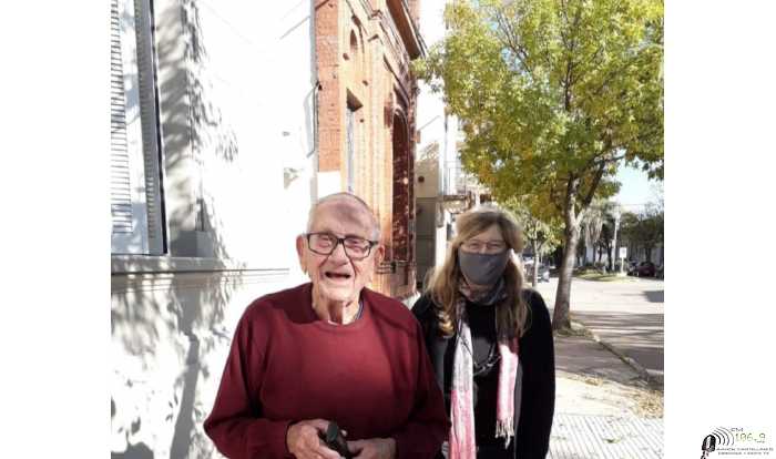 Desde el Municipio llevaron regalo a René Megevran por sus 100 años ( ver 24 fotos)