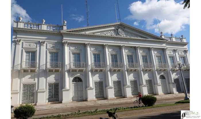 Entrega de becas estudiantiles municipales.